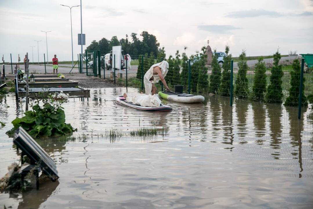 Apsemtos Vainatrakio kapinės