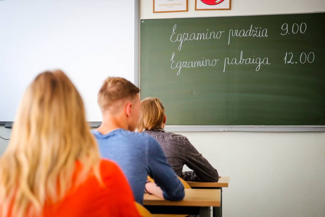 Švietimo ministerijai – tėvų skundai: žada reaguoti