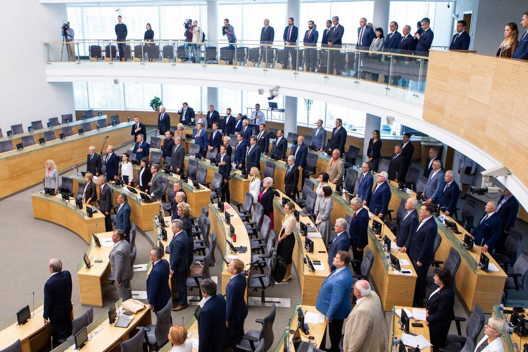 Seimas pirmadienį apsispręs dėl „čekutininkų“ BK pataisų: pritaikė skubos tvarką