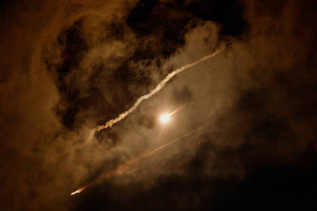 Iranas teigia apšaudęs Izraelį hipergarsinėmis raketomis