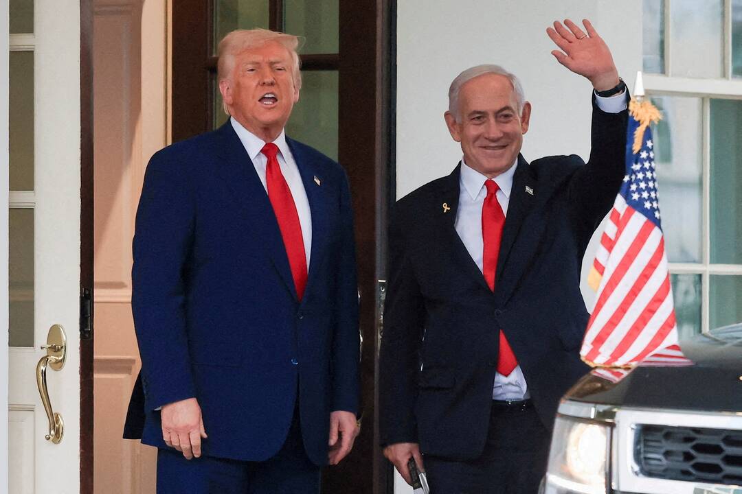 Donaldas Trumpas (kairėje) ir Benjaminas Netanyahu