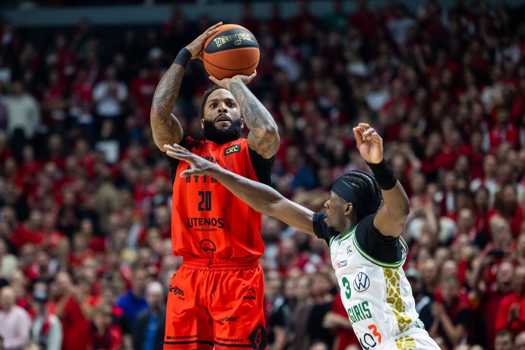 Ketvirtosios LKL finalo rungtynės: Vilniaus „Rytas“ – Kauno „Žalgiris“.