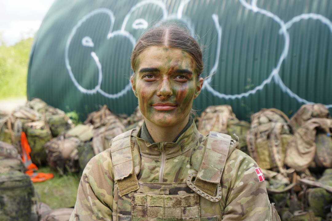 Danija siekia, kad moterų karinė tarnyba taptų privaloma