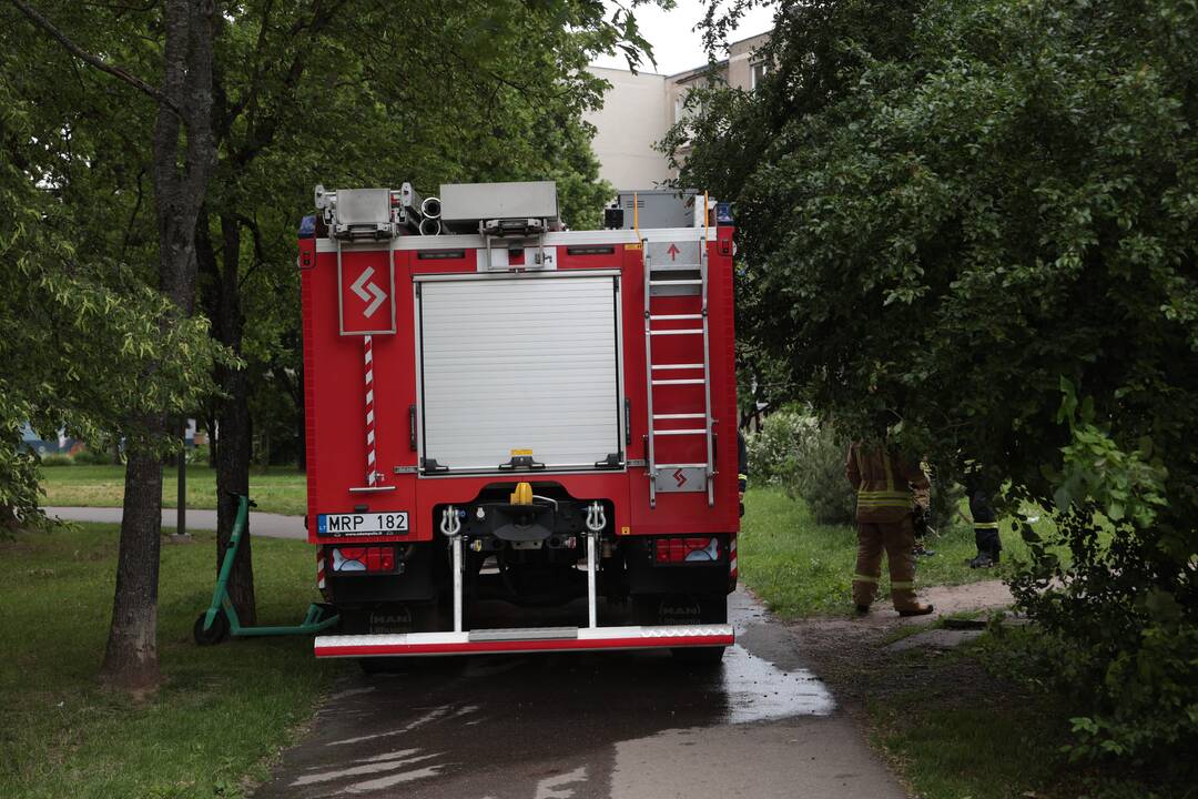 Kalniečių parke liepsnojo viešieji tualetai