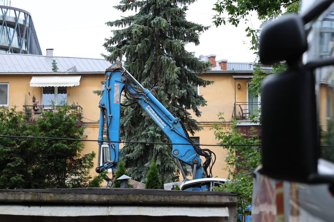Avarija Konservatorijos bendrabučio kieme