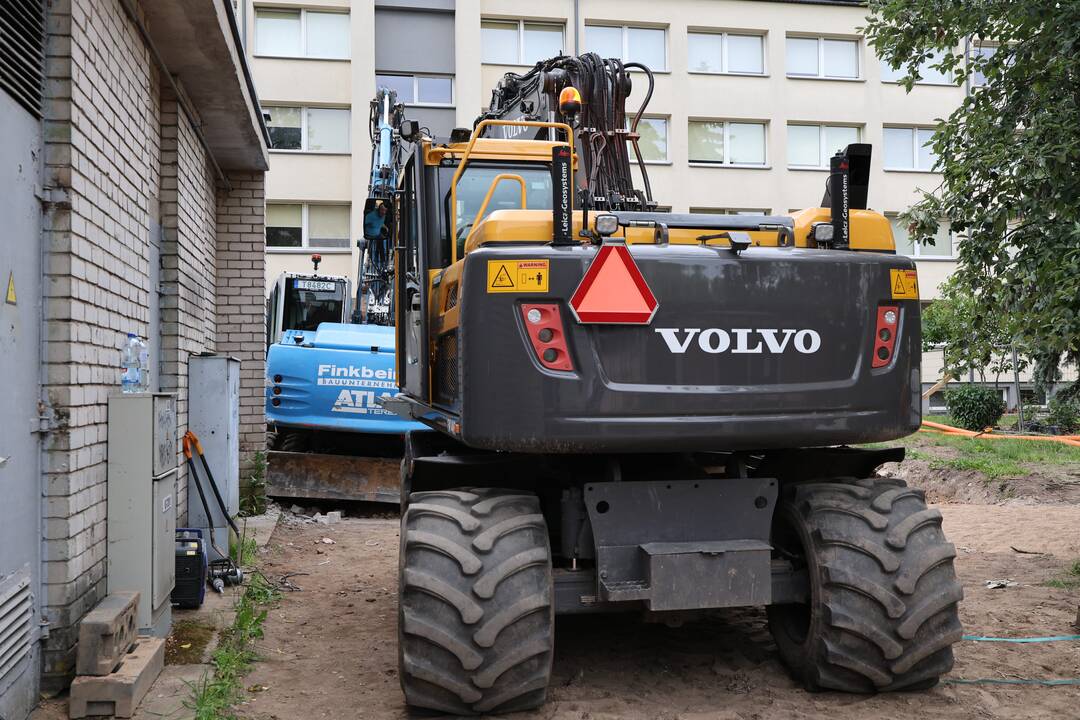 Avarija Konservatorijos bendrabučio kieme