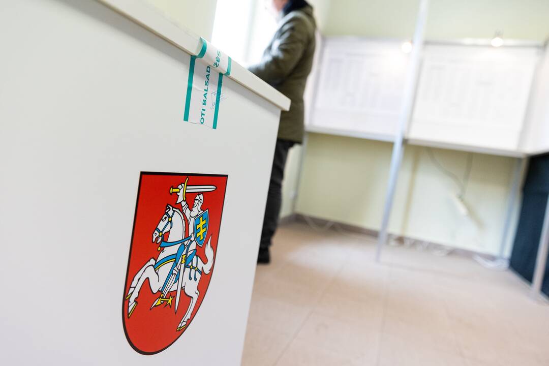 Seimas ėmėsi Konstitucijos pataisos, kad 16-mečiai galėtų rinkti merus, tarybos narius