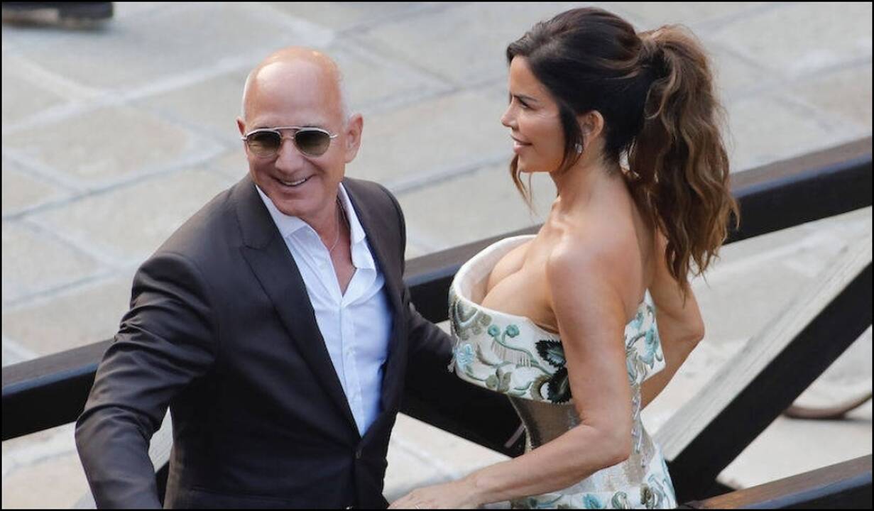 Jeffas Bezosas Venecijoje sumainys žiedus su Lauren Sanchez