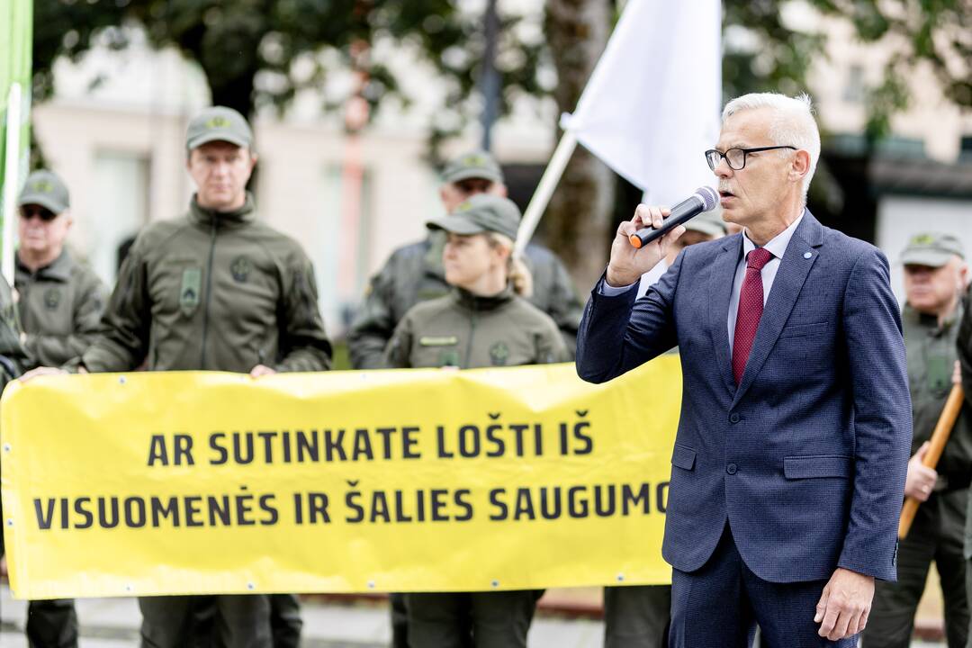 pareigūnai, pareigūnų algos, pareigūnų piketas