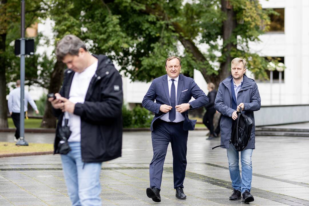 pareigūnai, pareigūnų algos, pareigūnų piketas