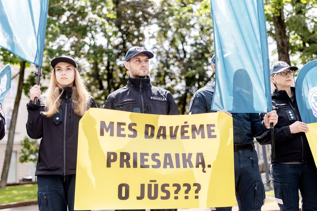 pareigūnai, pareigūnų algos, pareigūnų piketas