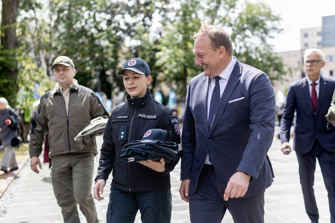 pareigūnai, pareigūnų algos, pareigūnų piketas