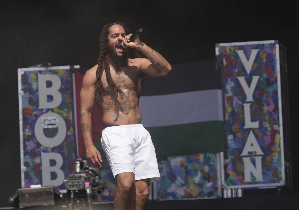 BBC atsiprašė, kad nenutraukė Glastonberio festivalio transliacijos po antiizraelietiškų šūkių