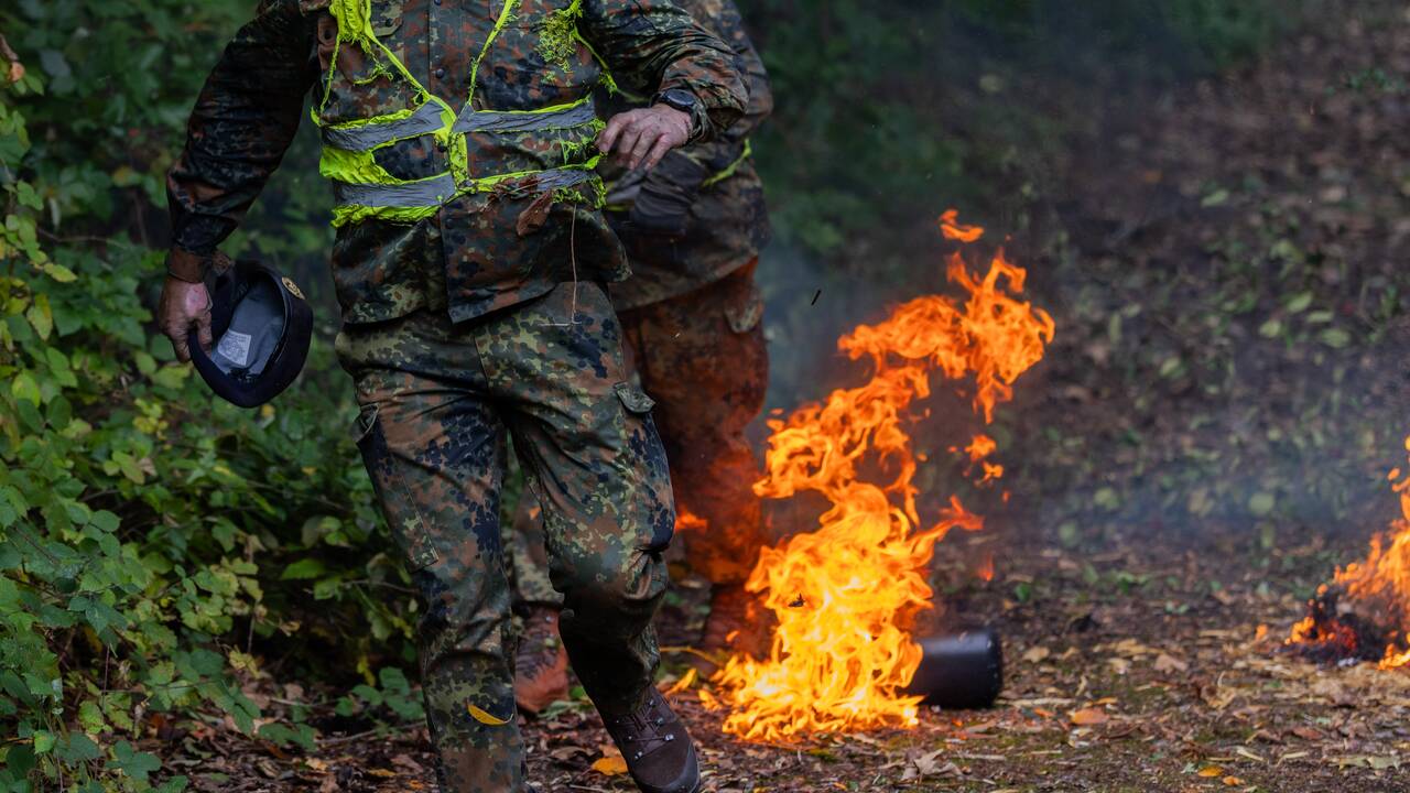 Vokietijos policija tiria galimą Rusijos sabotažą dėl kariuomenės sunkvežimių padegimo