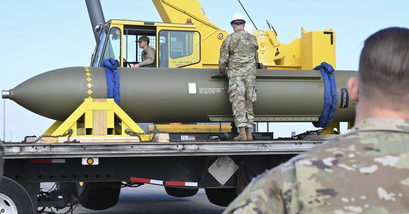 Ekspertai įvardijo, kuo amerikiečiai galėtų „atrakinti“ Irano požeminius objektus