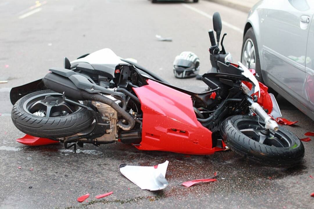 Vilkaviškio rajone žuvo mopedą vairavęs jaunuolis