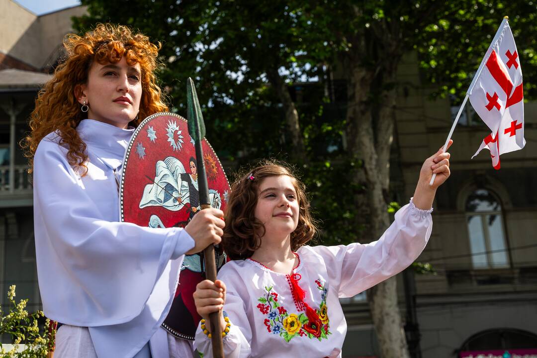 Sakartvelo vyriausybei tęsiant represijas prieš opoziciją, įkaltinti du žinomi opozicionieriai