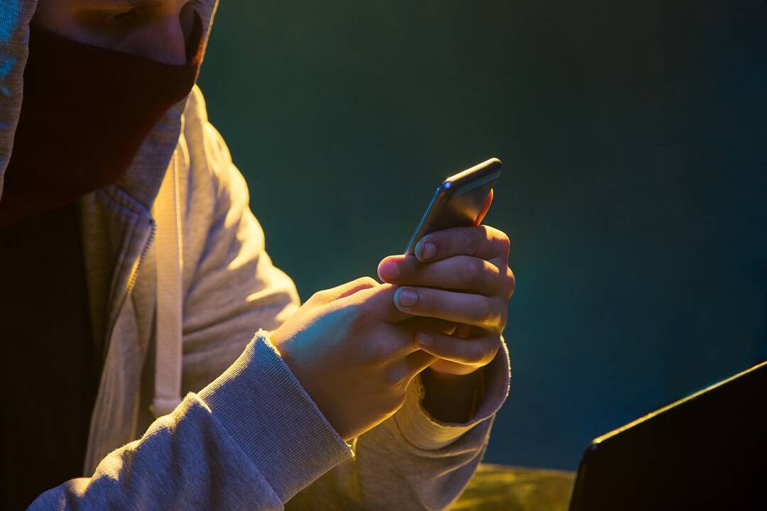Apklausa: 34 proc. lietuvių susidūrė su telefoniniais sukčiais, 6 proc. jiems atidavė pinigus