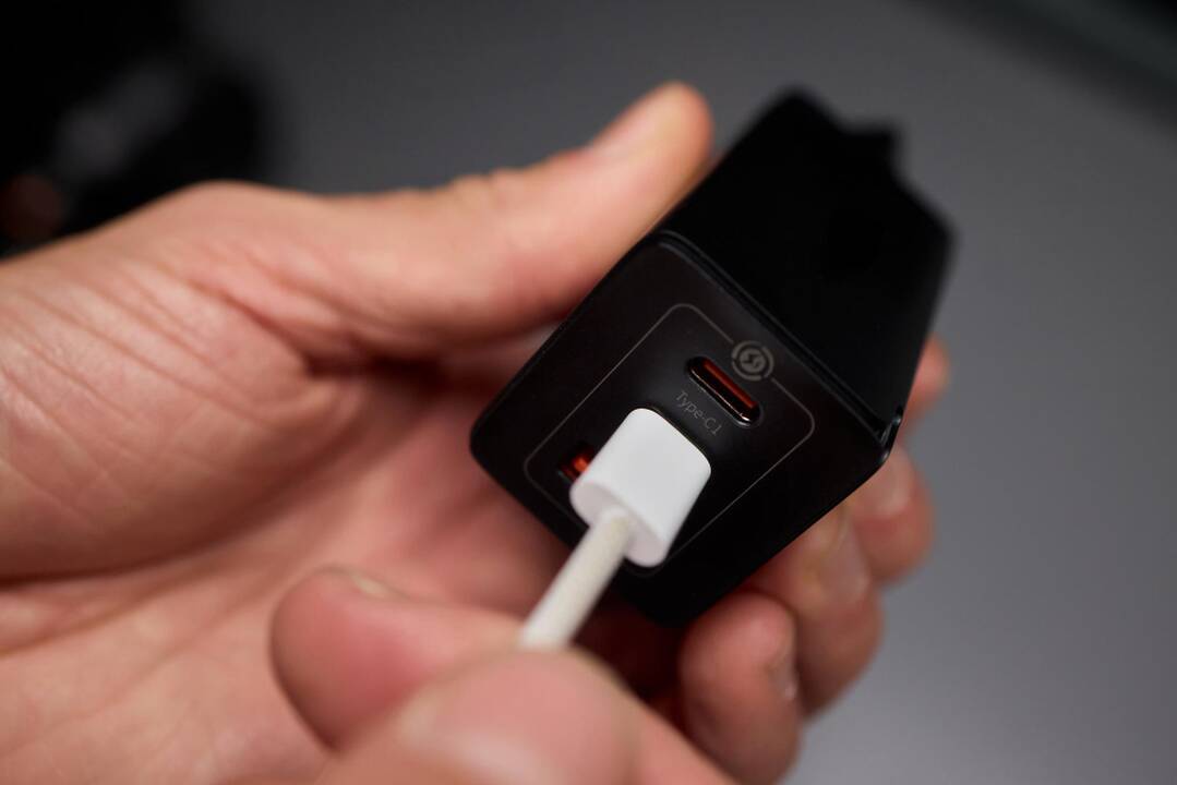 Namuose sprogo telefono įkroviklis: ligoninėje atsidūrė apdegęs paauglys
