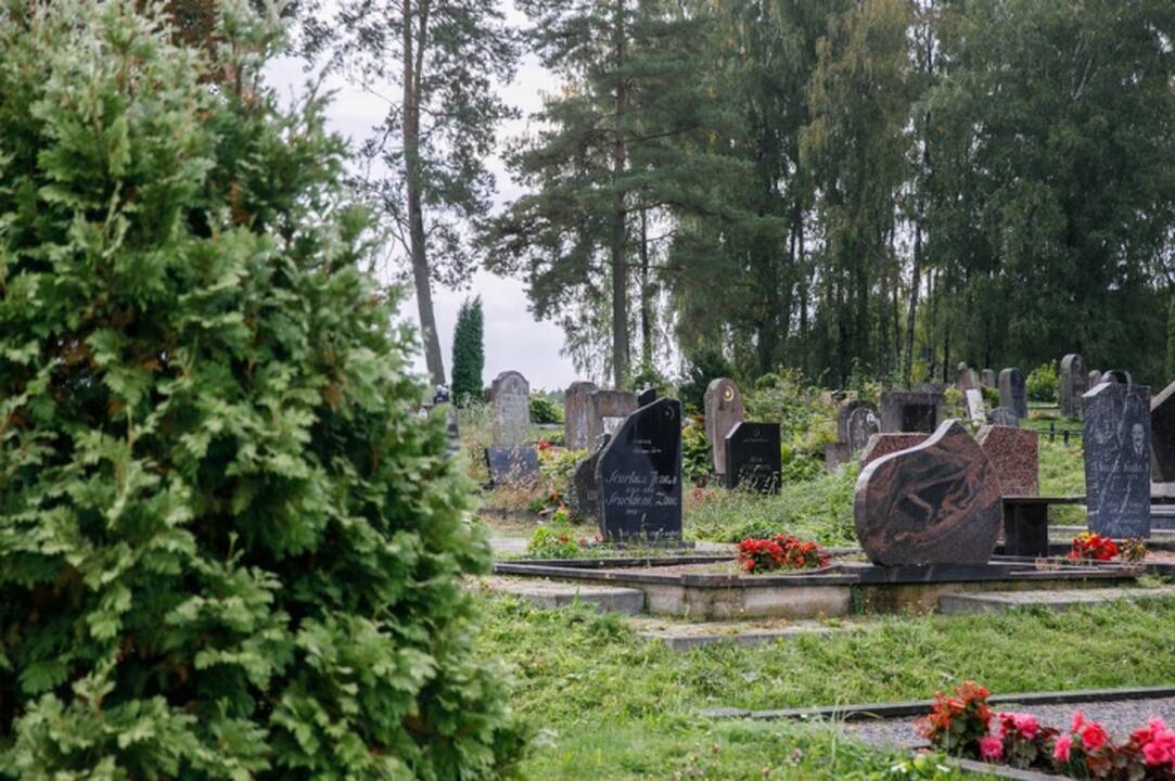 Šakių rajone apgadintas kapas: žala – 30 tūkst. eurų