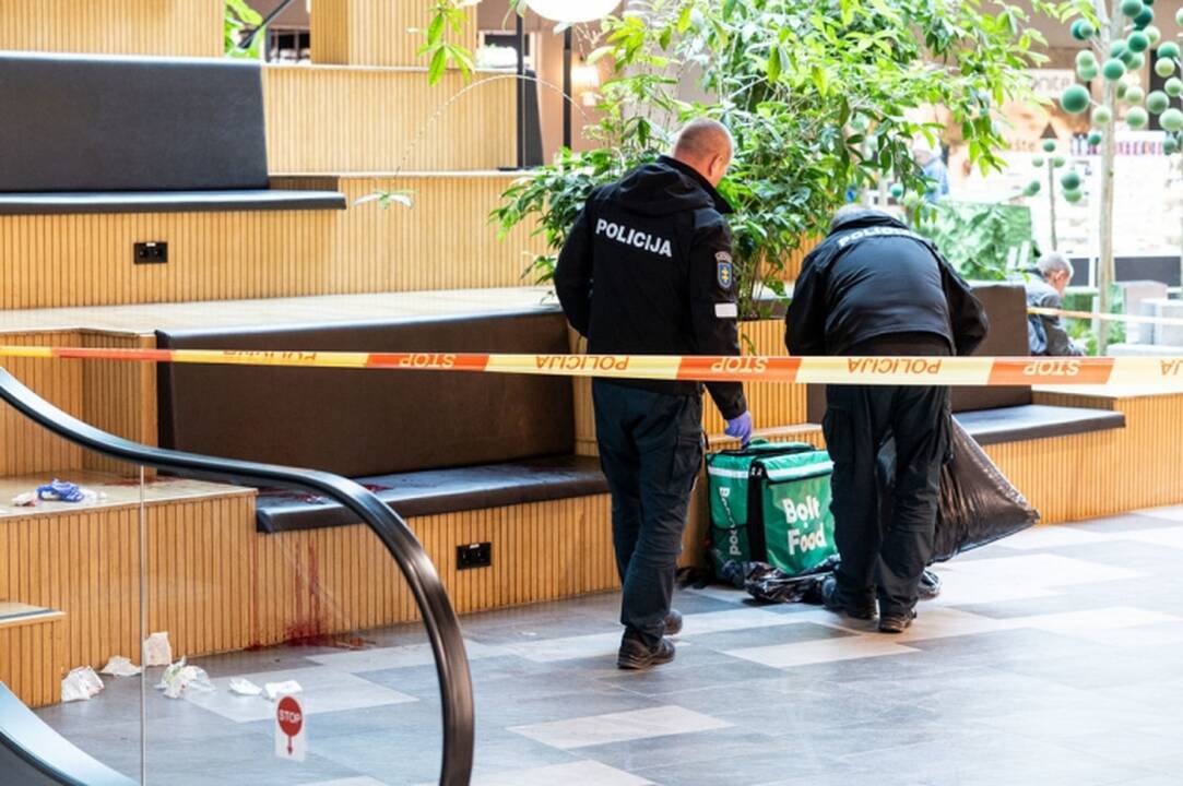 Nuo peiliu ginkluoto užpuoliko Vilniuje nukentėjo trys žmonės, įtariamasis – ligoninėje