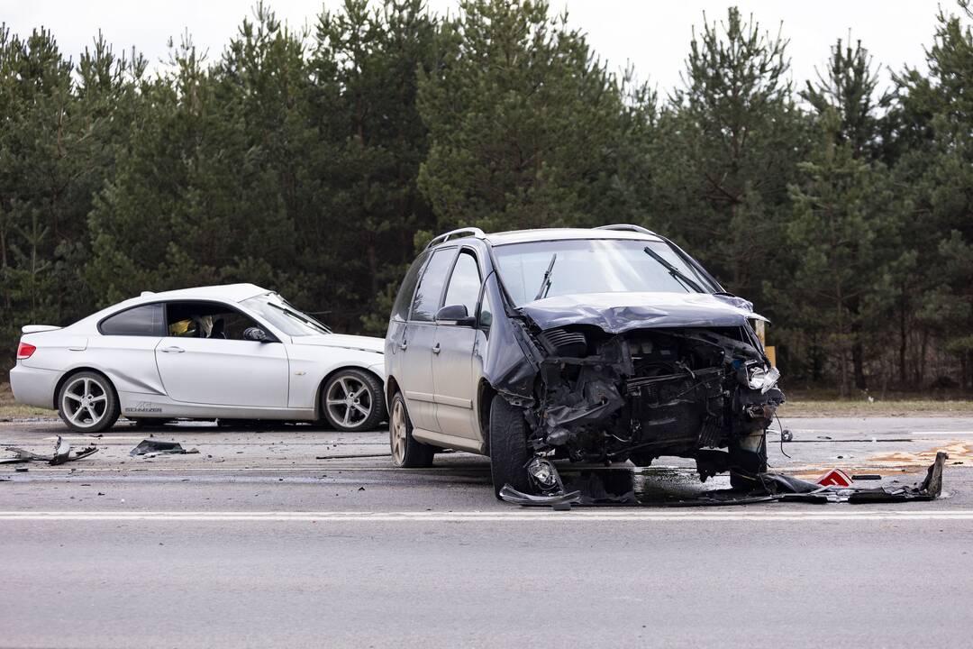 LAT sumažino saugos diržo nesegėjusiai ir per avariją nukentėjusiai moteriai priteistą žalą