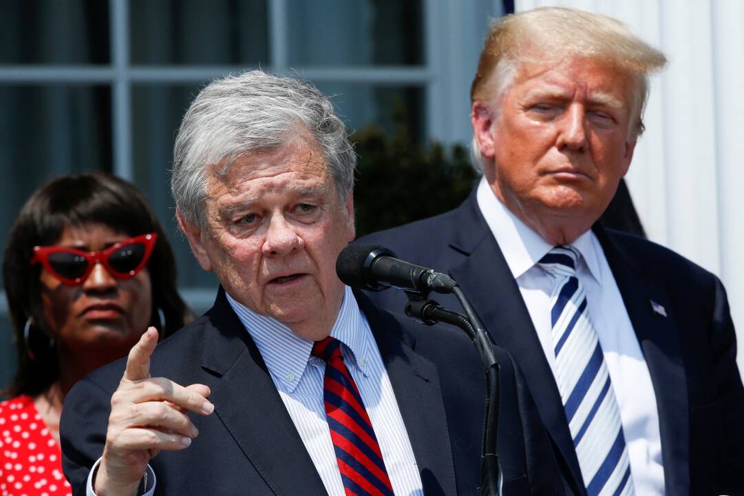  Johnas Coale ir Donaldas Trumpas