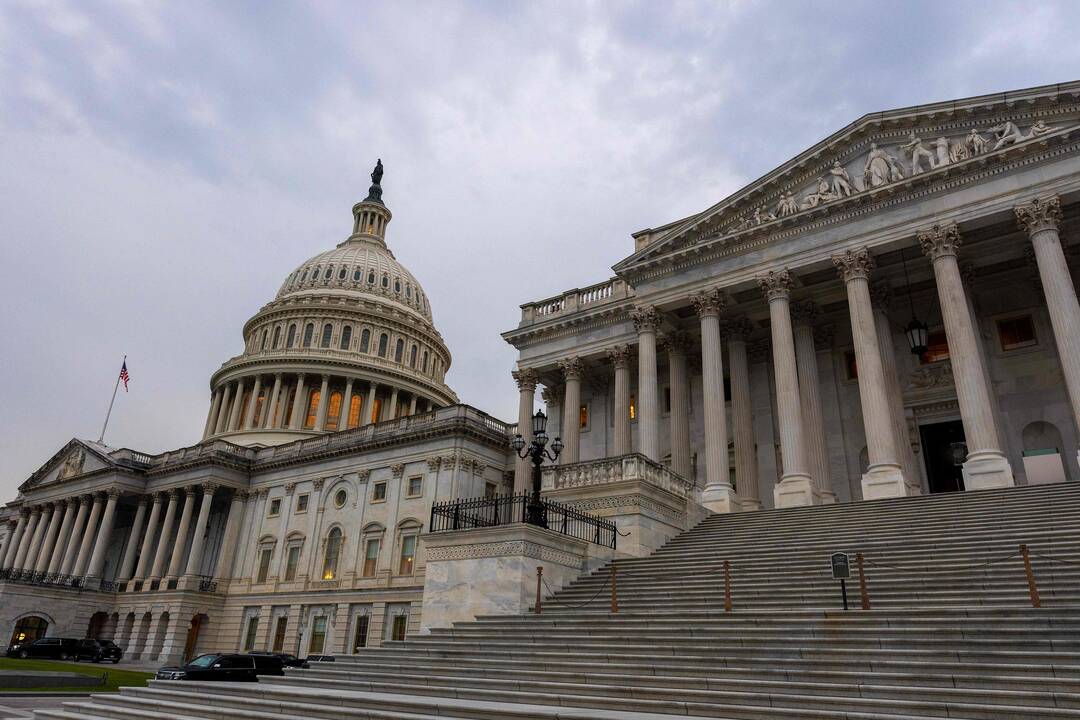 JAV Senate artėjama prie balsavimo dėl Trumpo išlaidų įstatymo projekto