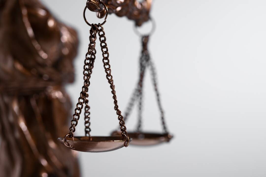Teismas laiduojant žmonai atleido nuo atsakomybės mirtiną avariją Radviliškio rajone sukėlusį vyrą