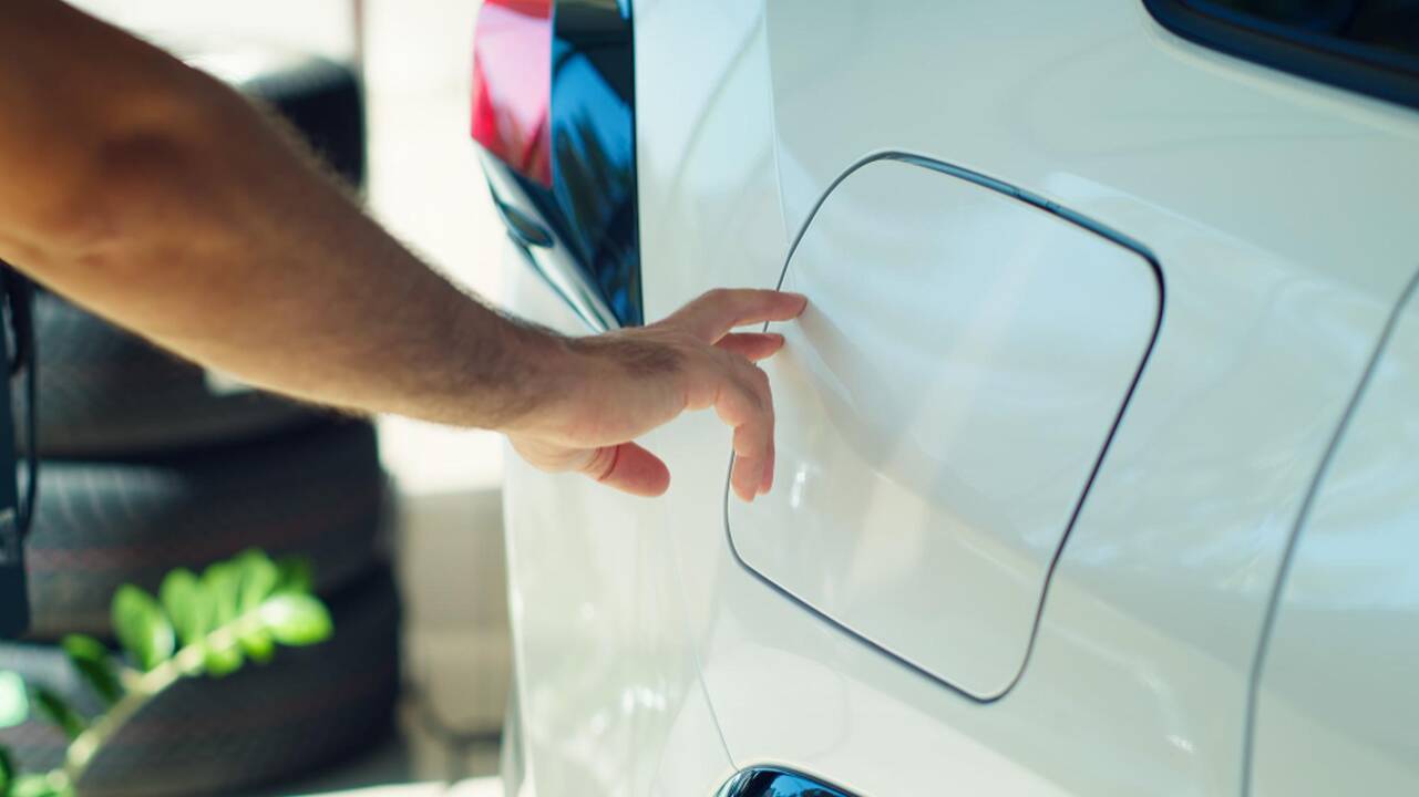 Radviliškio rajone sudegė „Tesla“ automobilis