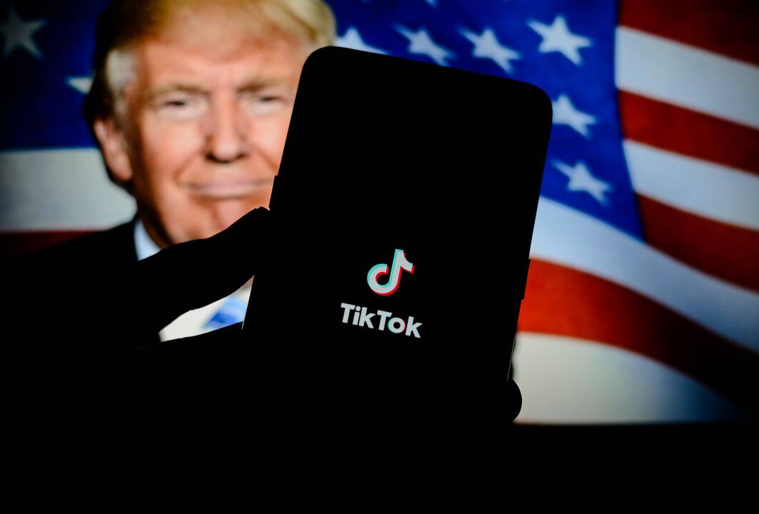 Trumpas trečią kartą atidės „TikTok“ draudimą JAV