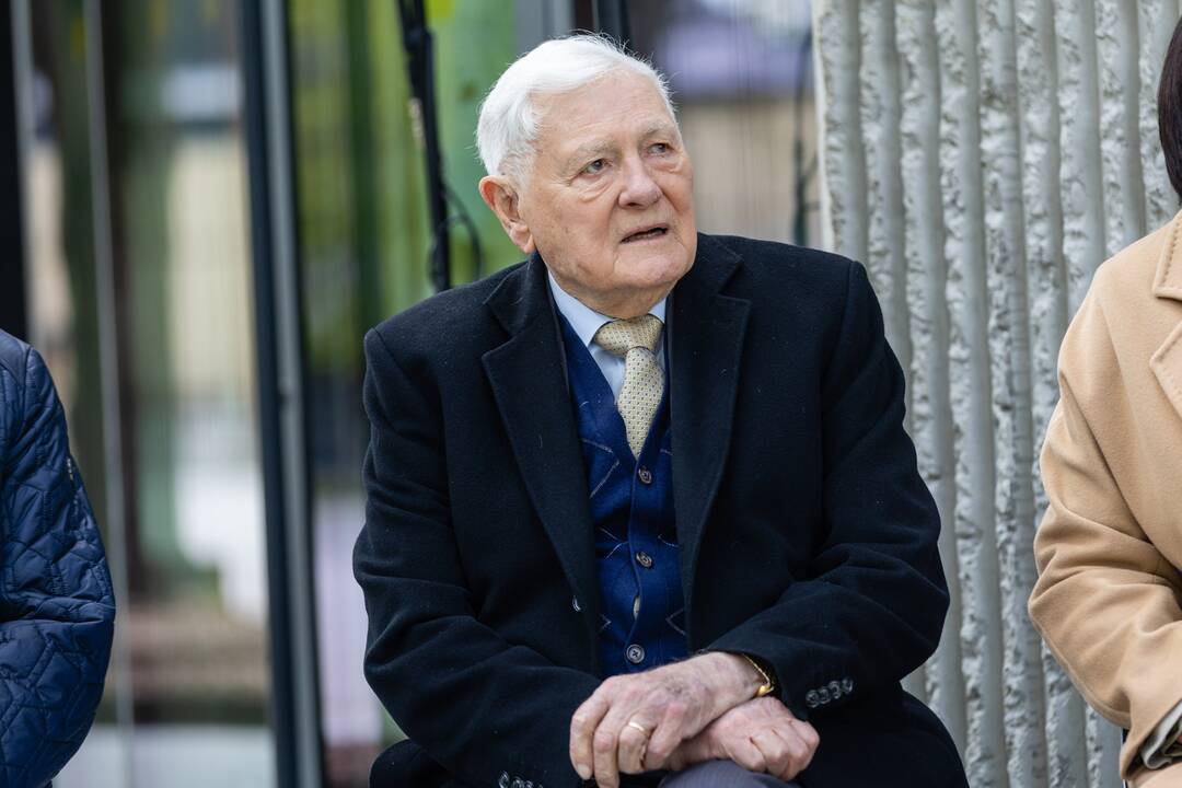 Valdas Adamkus