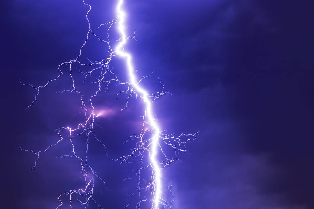 Žaibas mirtinai nutrenkė iškart tris žmones