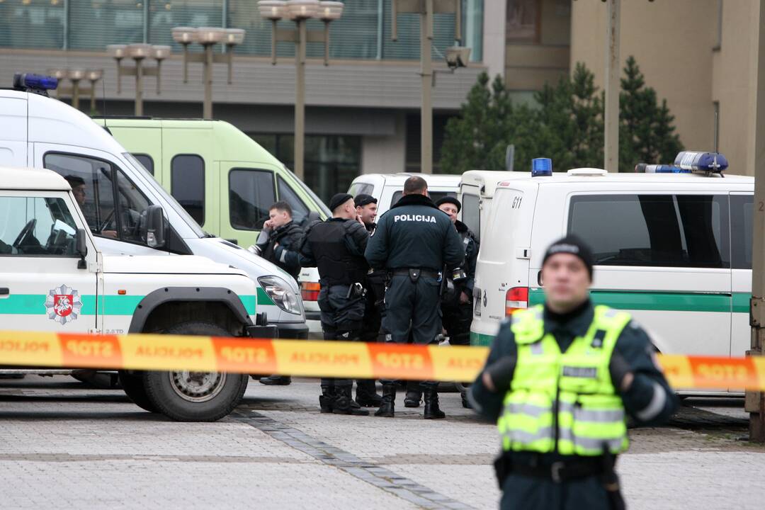 Jau aišku, kas grasino susprogdinti Seimą: jaunas vyras – areštinėje