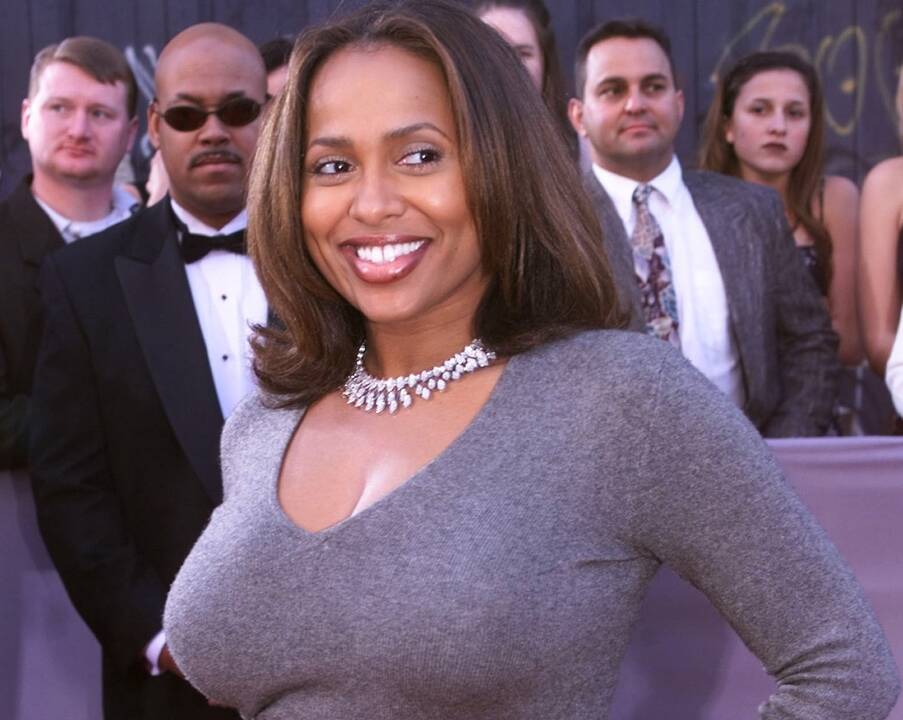Lisa Nicole Carson 