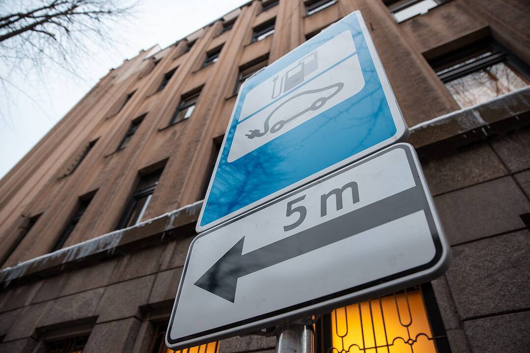 Nemokamai parkuoti elektromobilius galės tik Kauno gyventojai
