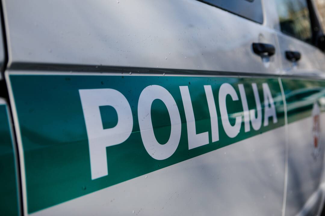 Žaliakalnyje – gausios policijos pajėgos: ieškomas nusikalstama veika įtariamas vyras