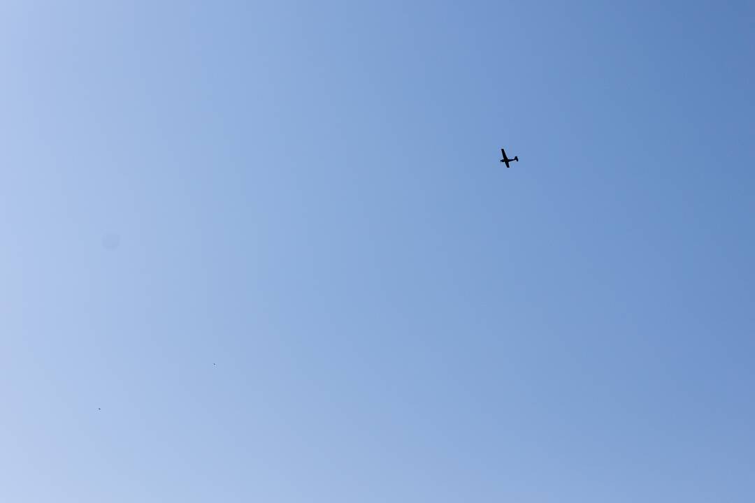 Tautiečiai praneša fiksavę droną dar prieš įspėjimus: girdėjosi tikrai garsiai