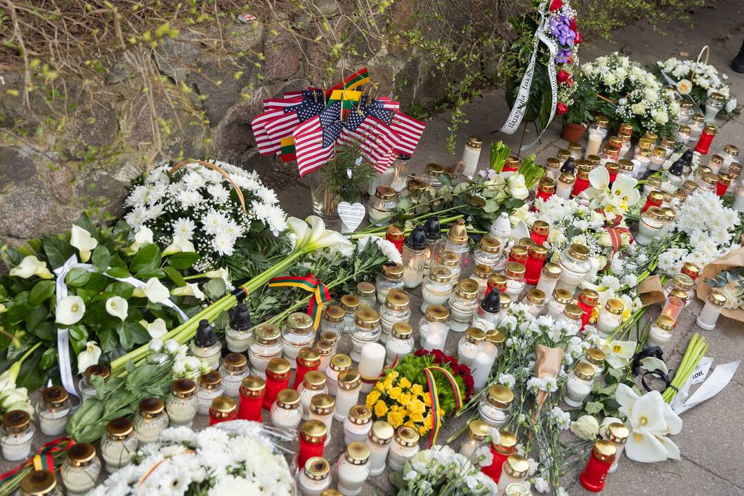 Pabradės poligone žuvusiems JAV kariams – Lietuvos valstybiniai apdovanojimai