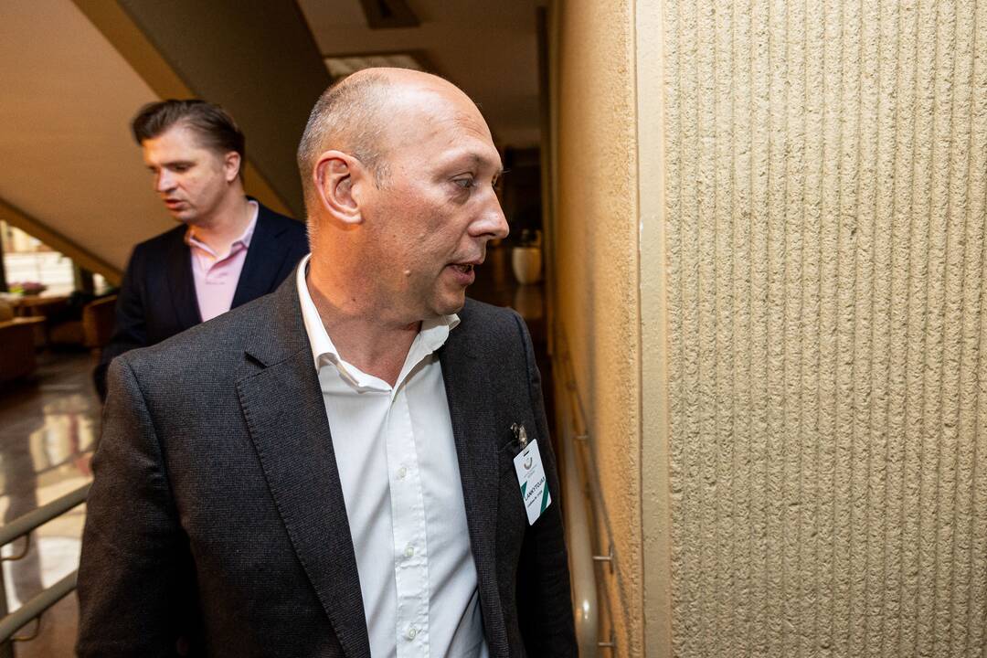 NSGK verdiktas: siūlo krašto apsaugos ministrei grąžinti karinės žvalgybos vadą į pareigas