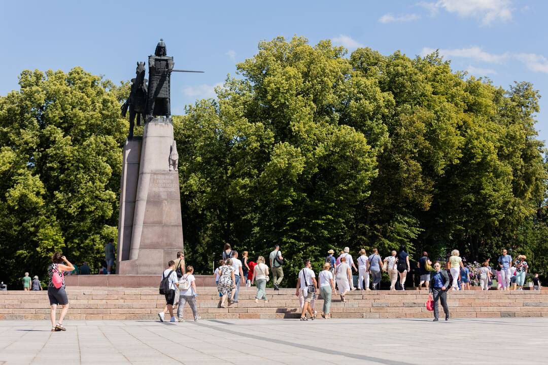 Vilniečiai mėgaujasi karšta diena