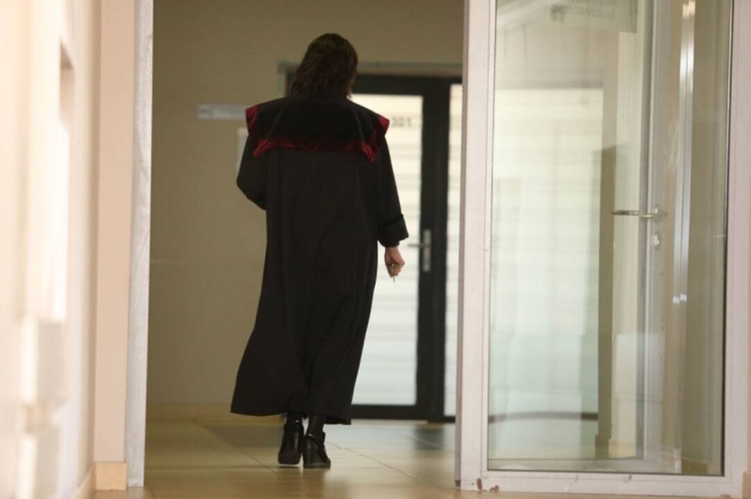 Smūgis didelės vertės grynųjų pinigų plėšimą įvykdžiusiai grupuotei: nuteisti penki vyrai