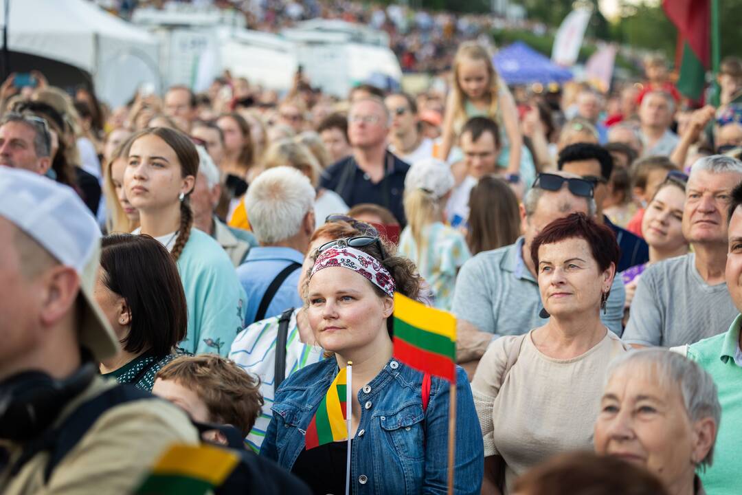 Lietuvius visame pasaulyje vienijantis Tautiškos giesmės giedojimas