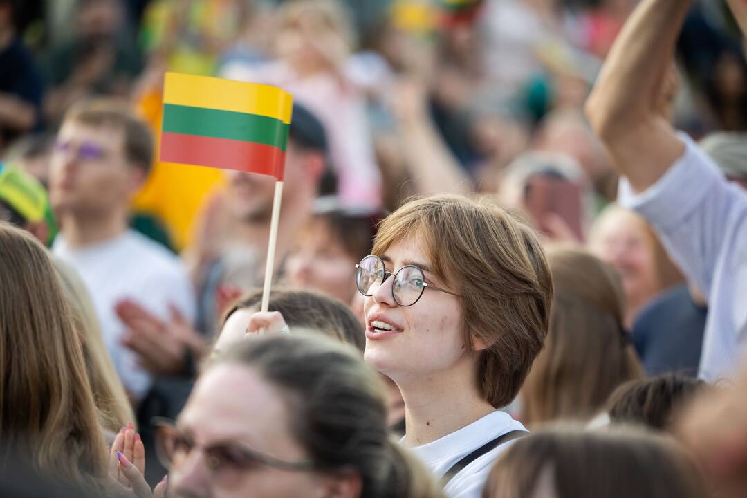Lietuvius visame pasaulyje vienijantis Tautiškos giesmės giedojimas