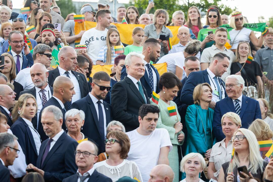 Lietuvius visame pasaulyje vienijantis Tautiškos giesmės giedojimas
