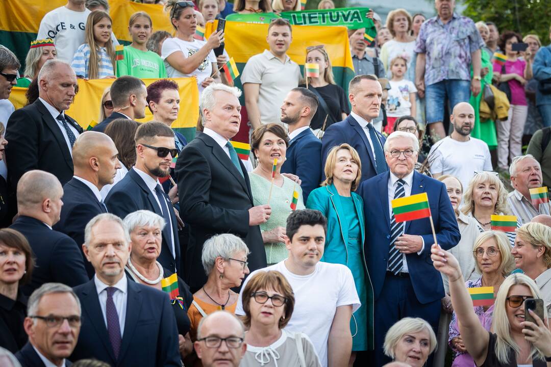 Lietuvius visame pasaulyje vienijantis Tautiškos giesmės giedojimas