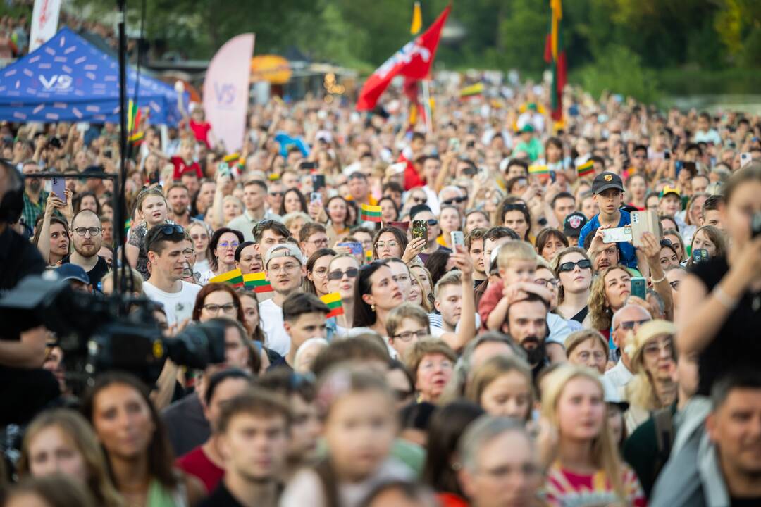 Lietuvius visame pasaulyje vienijantis Tautiškos giesmės giedojimas