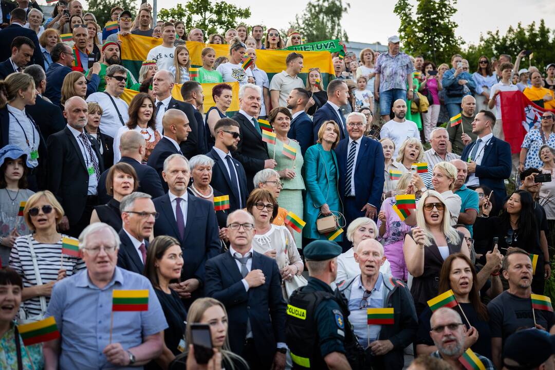Lietuvius visame pasaulyje vienijantis Tautiškos giesmės giedojimas