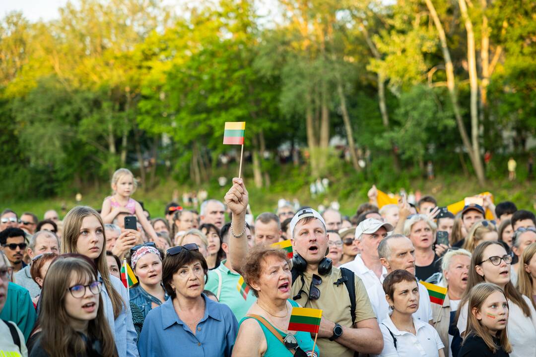 Lietuvius visame pasaulyje vienijantis Tautiškos giesmės giedojimas