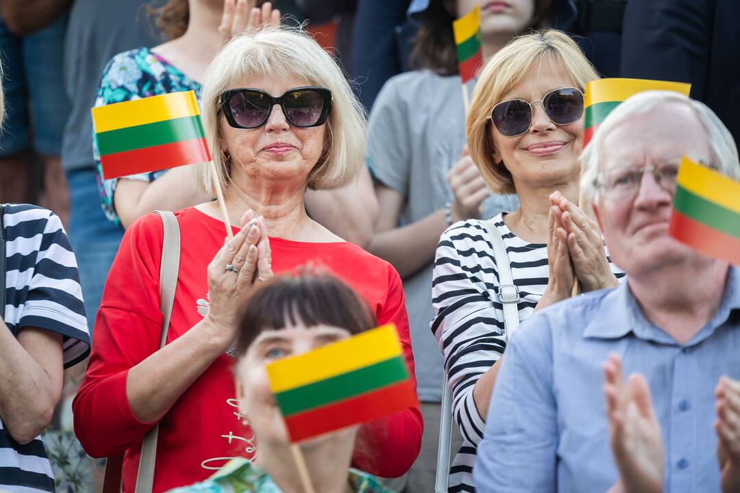 Lietuvius visame pasaulyje vienijantis Tautiškos giesmės giedojimas
